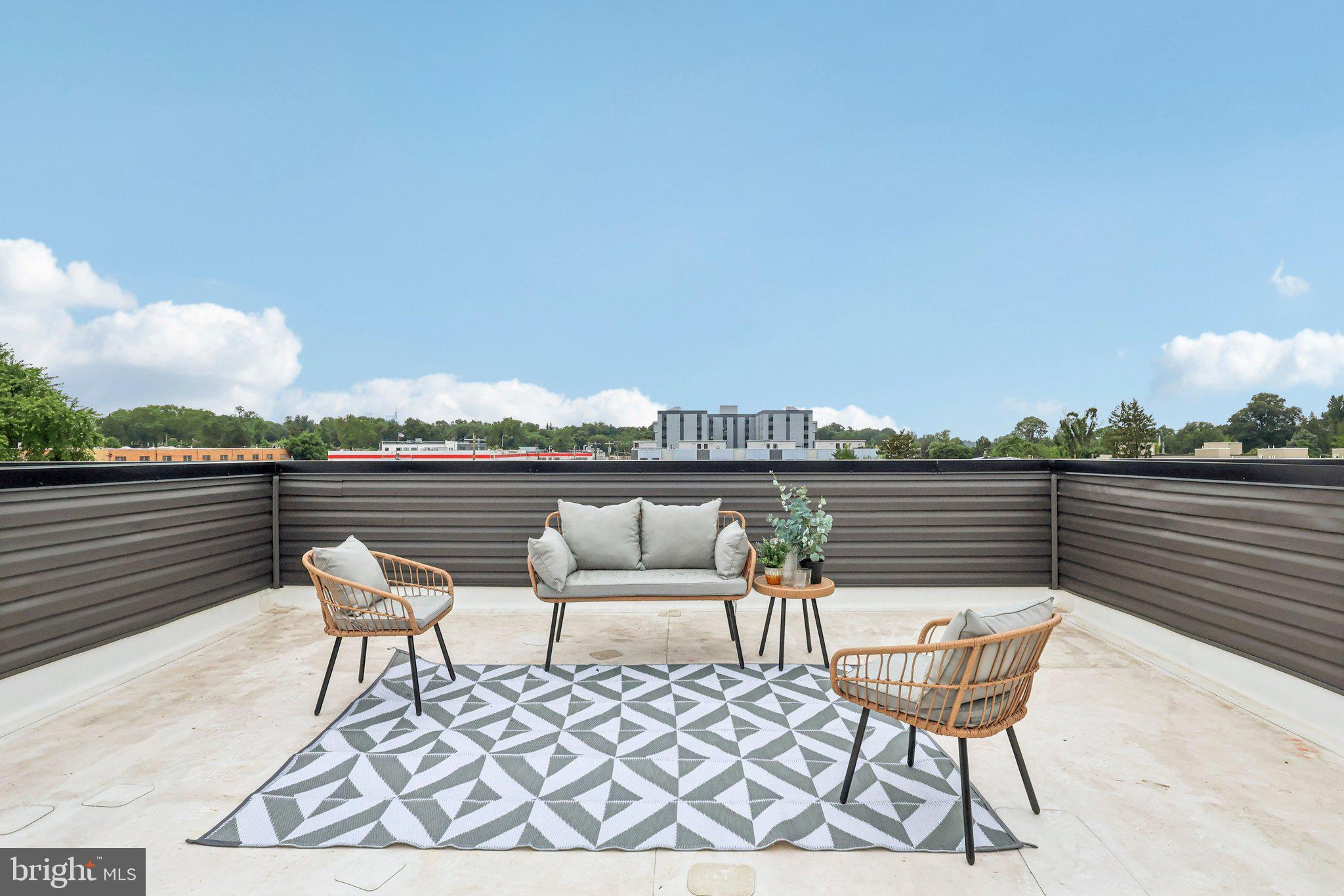 3411 W Lippincott St