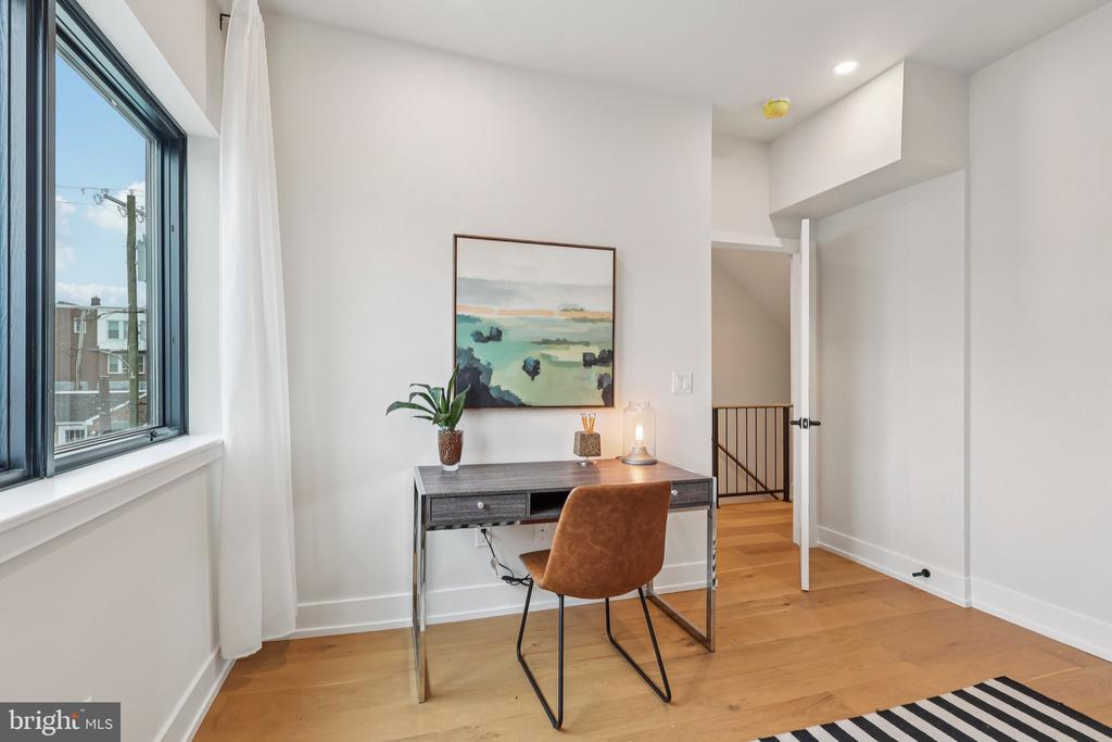 3403 W Lippincott St