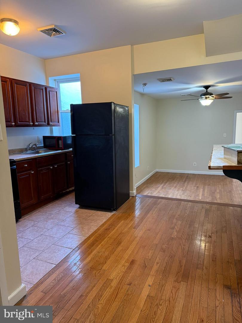 1728 W DIAMOND ST #3