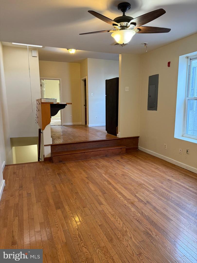 1728 W DIAMOND ST #3