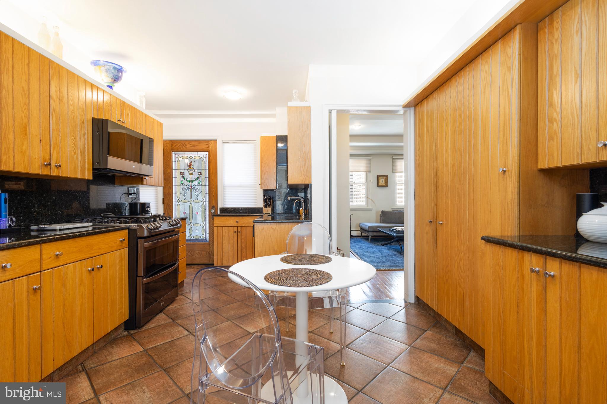 1901 Walnut St #15b