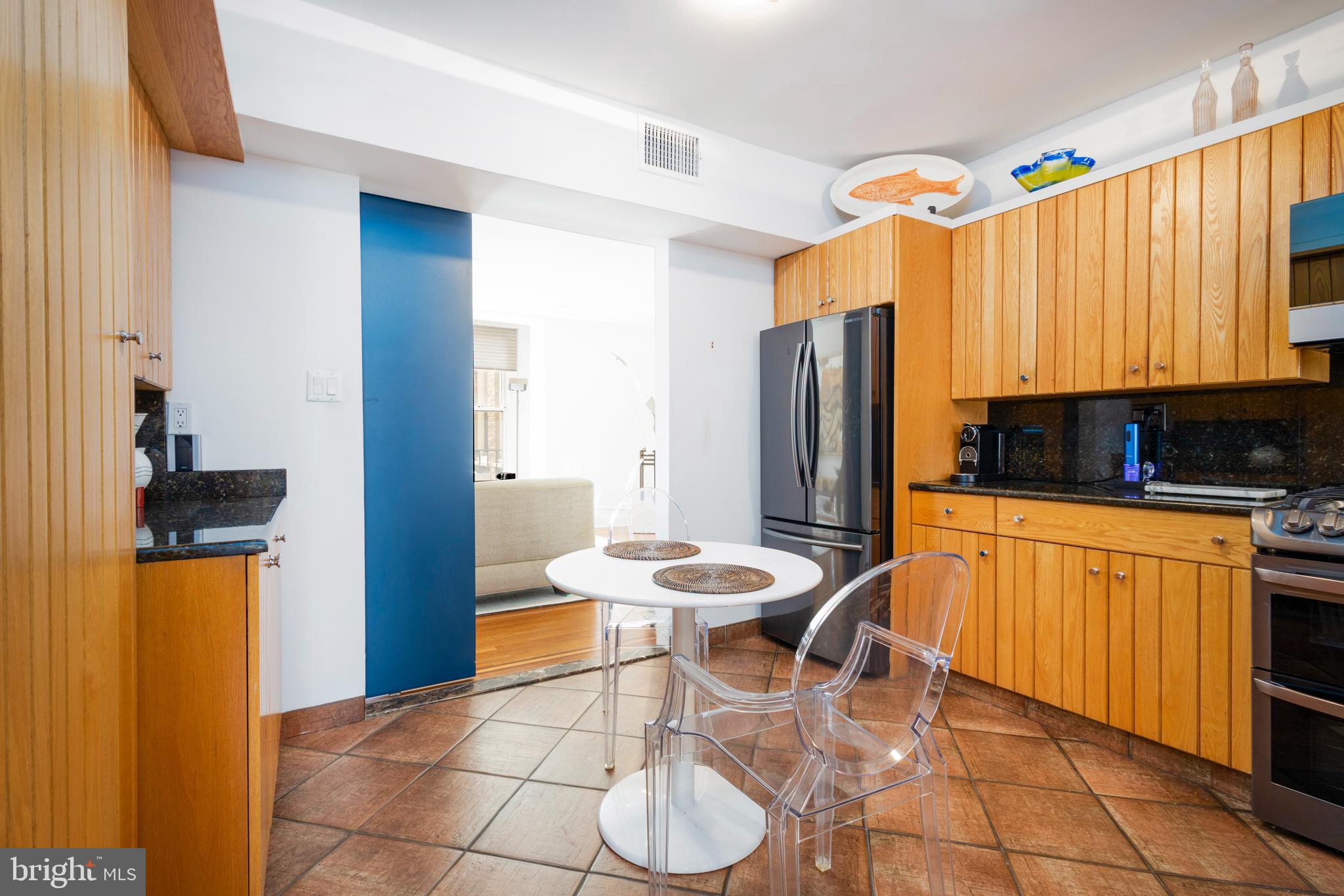 1901 Walnut St #15b