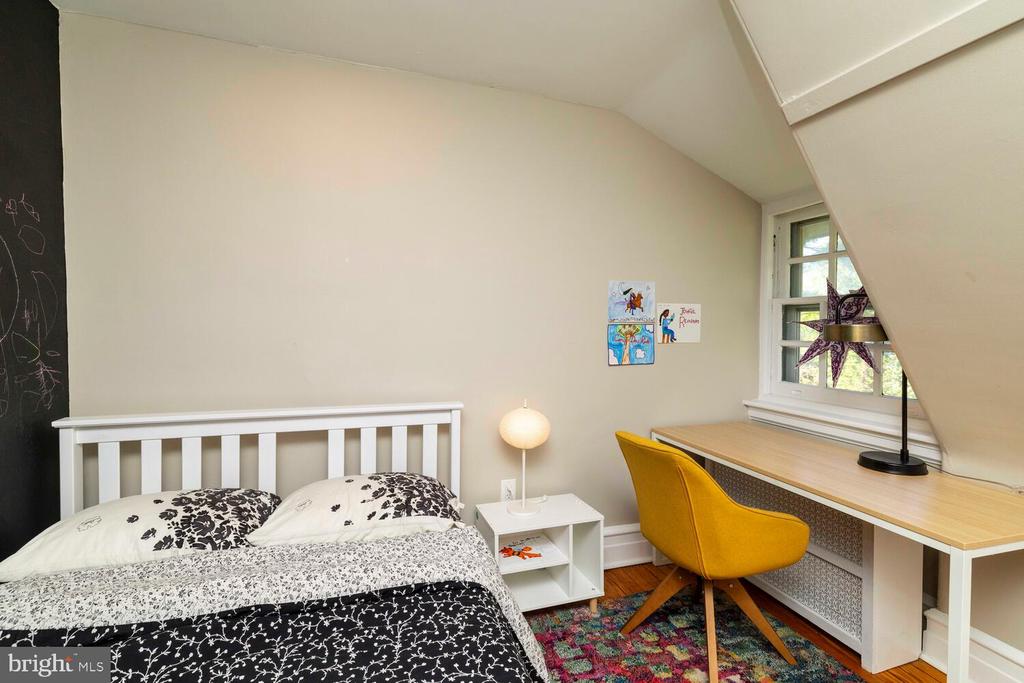 228 W WILLOW GROVE AVE