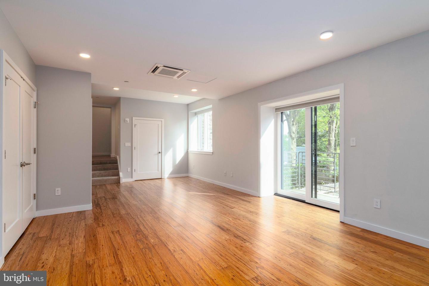 7111 GERMANTOWN AVE #206