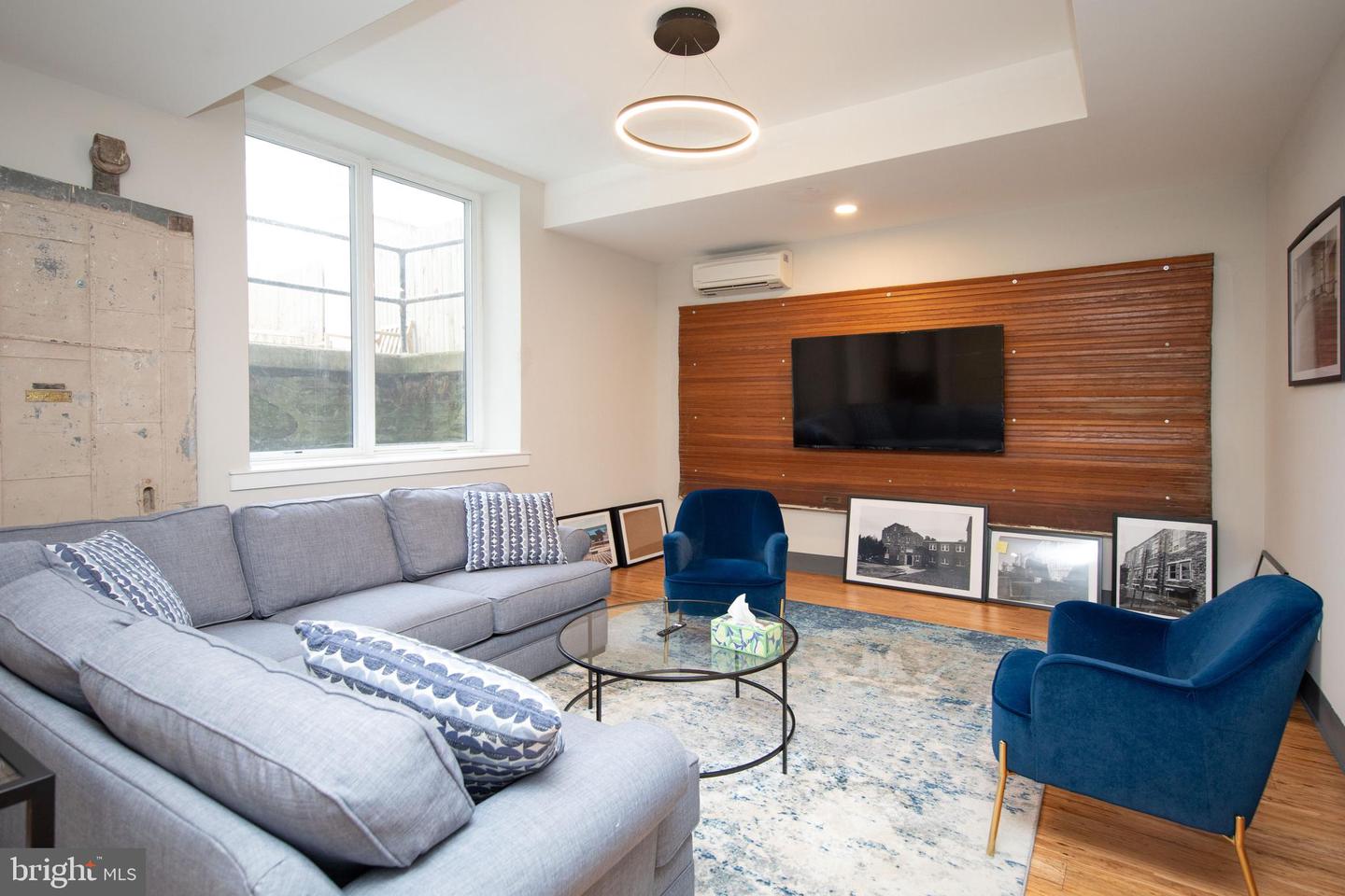 7111 GERMANTOWN AVE #206