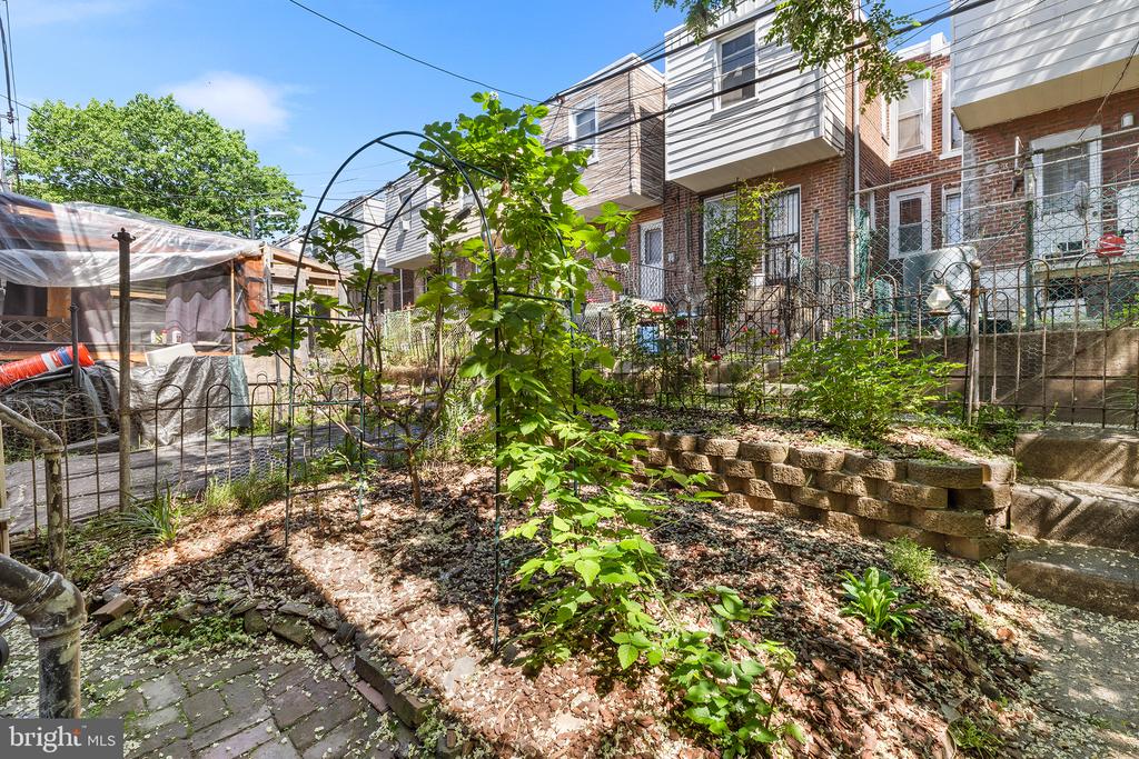 225 Rosemar St