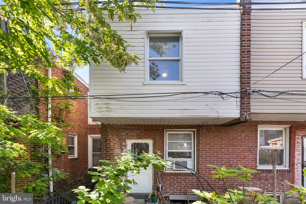 225 Rosemar St
