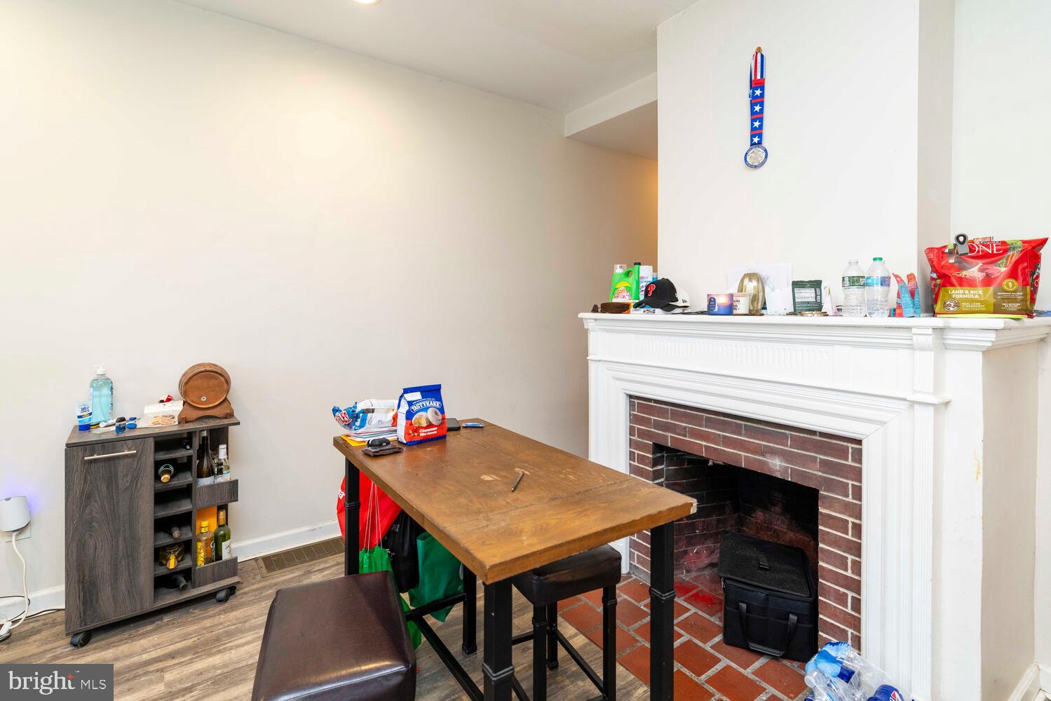 113 W Queen Ln