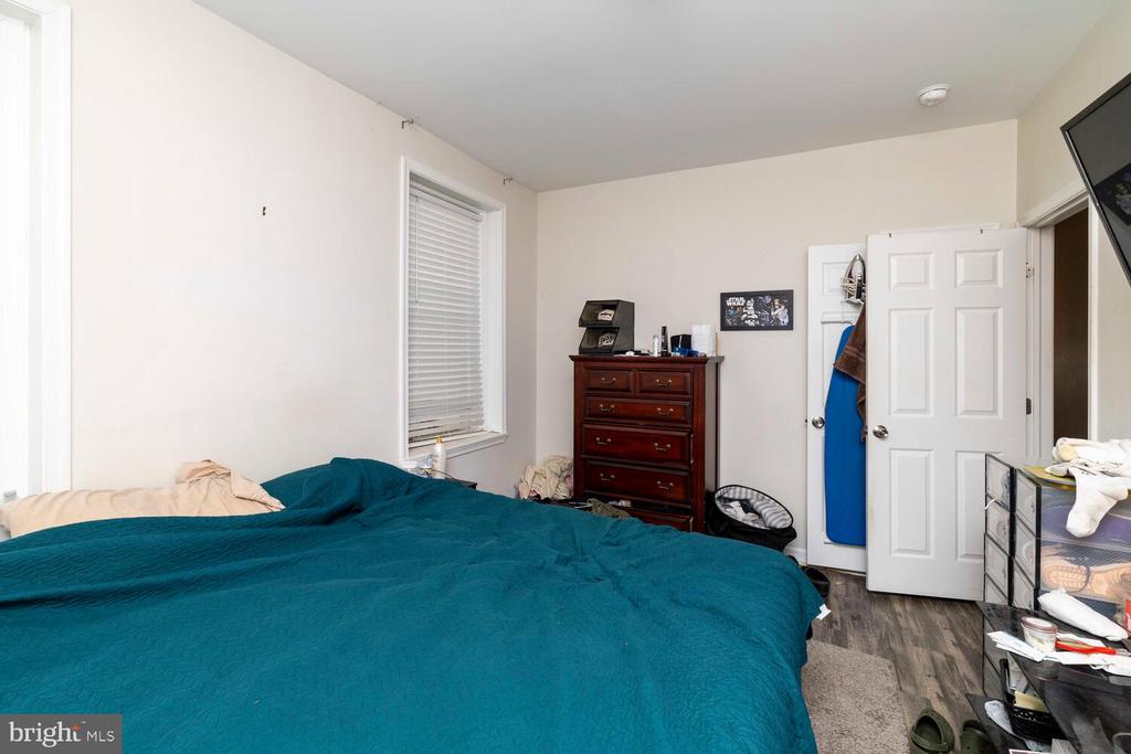 113 W Queen Ln