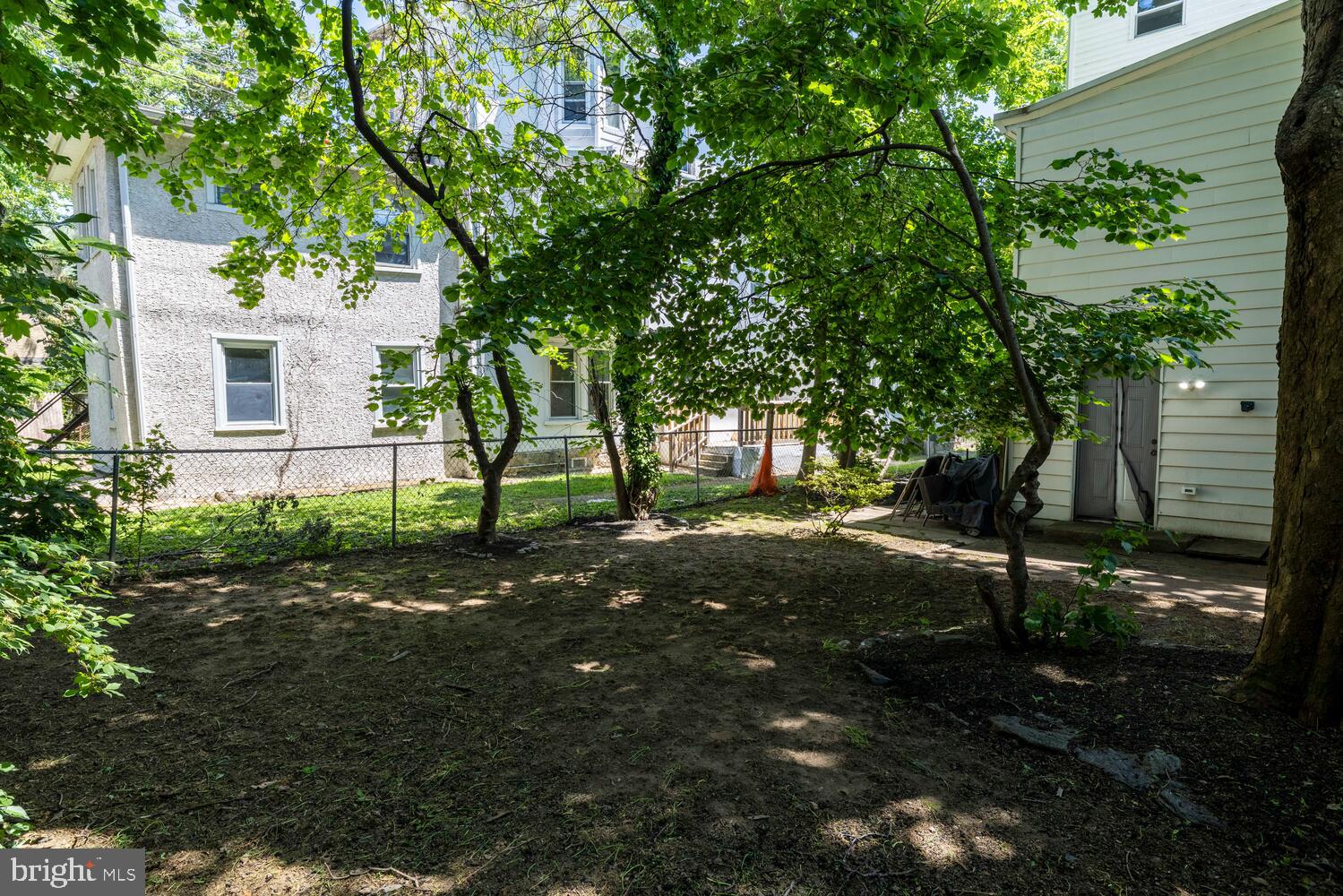 113 W Queen Ln