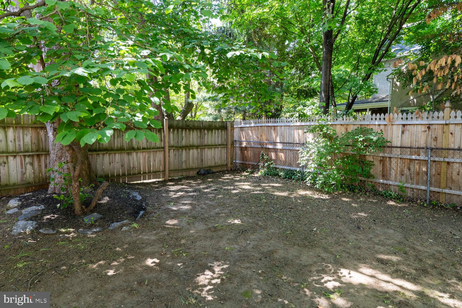 113 W Queen Ln