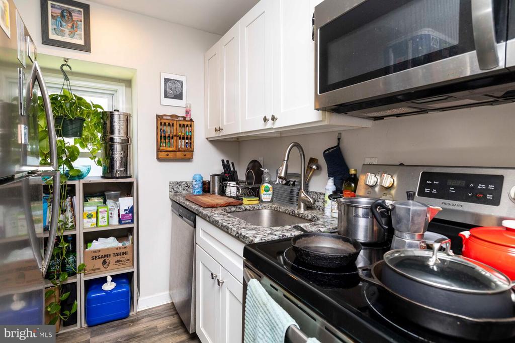 113 W Queen Ln