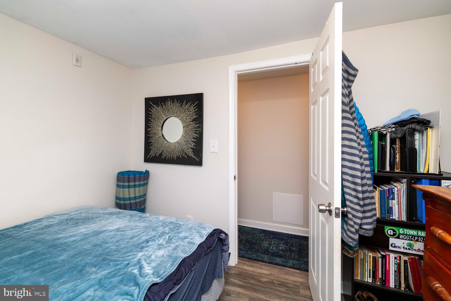 113 W Queen Ln