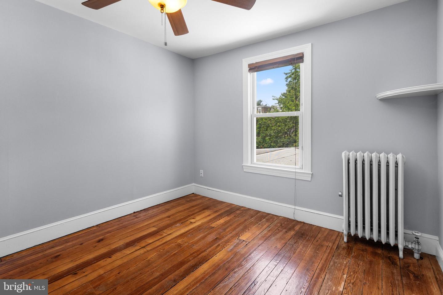 221 Rochelle Ave