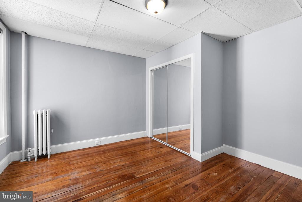 221 Rochelle Ave