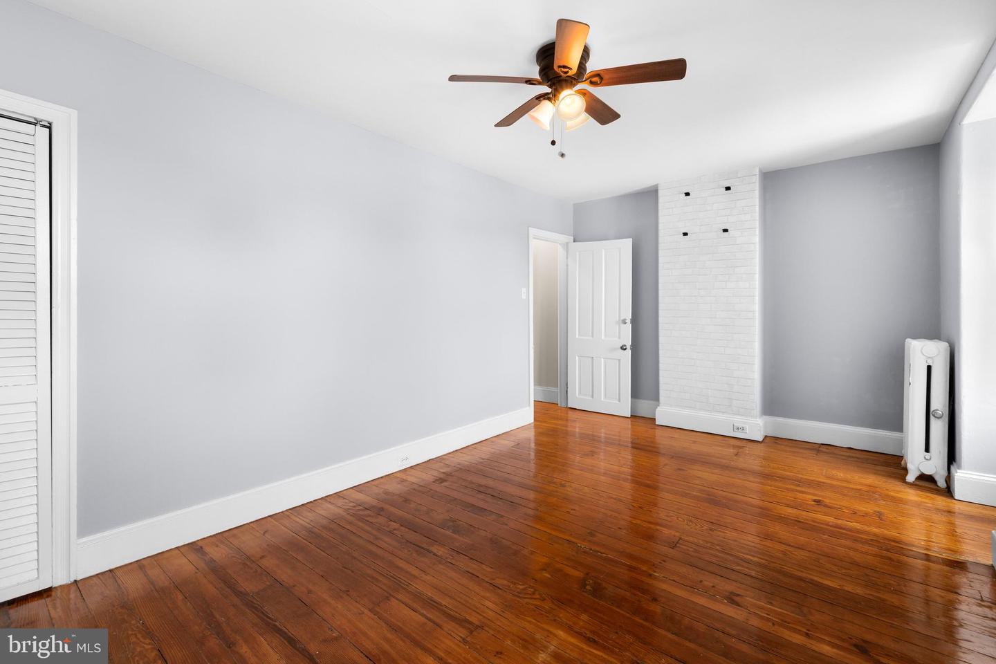 221 Rochelle Ave