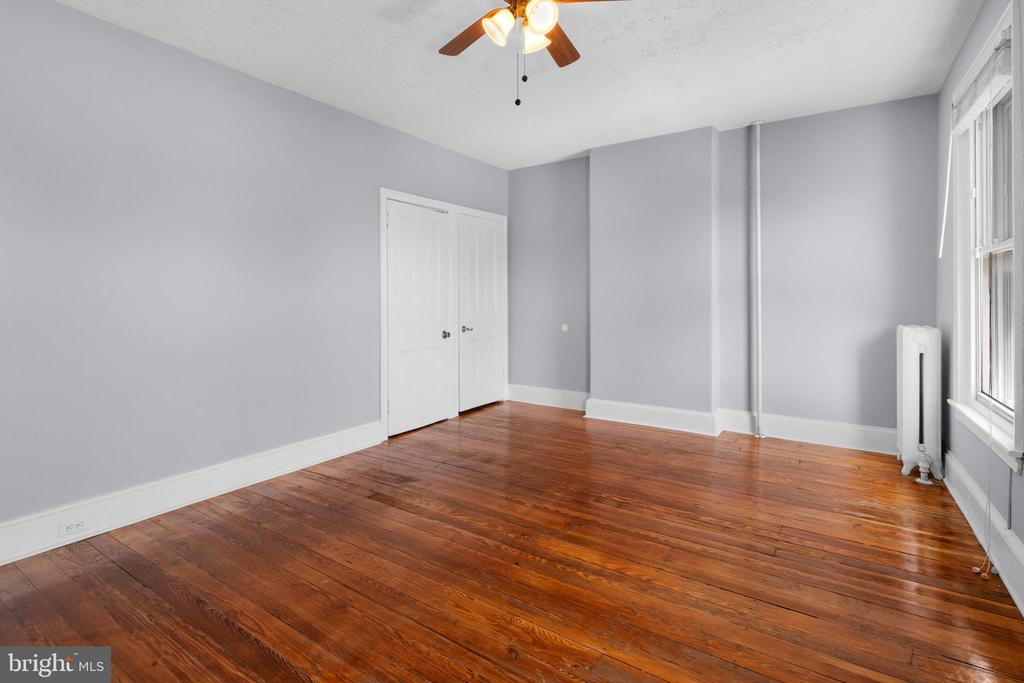 221 Rochelle Ave