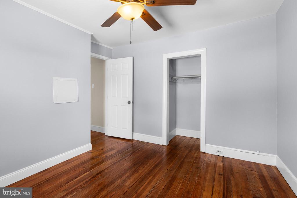 221 Rochelle Ave