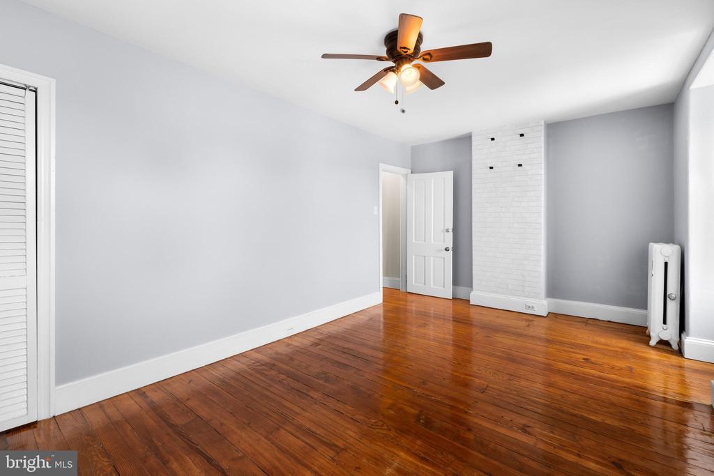 221 Rochelle Ave