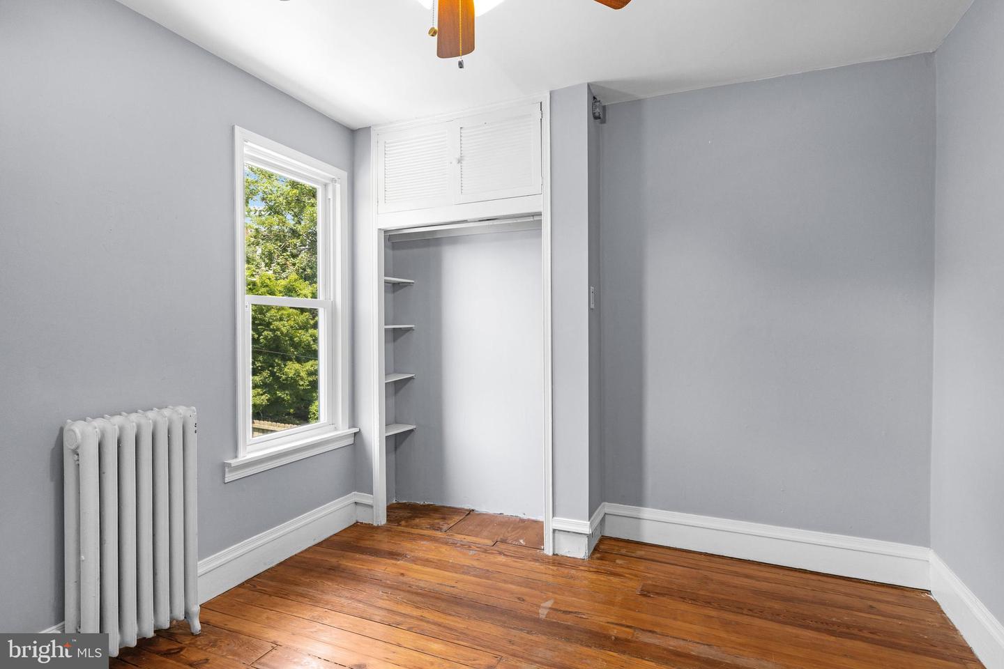 221 Rochelle Ave