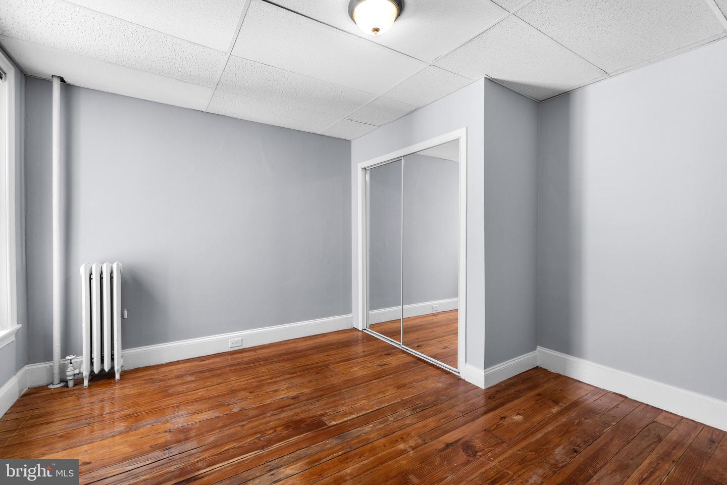 221 Rochelle Ave