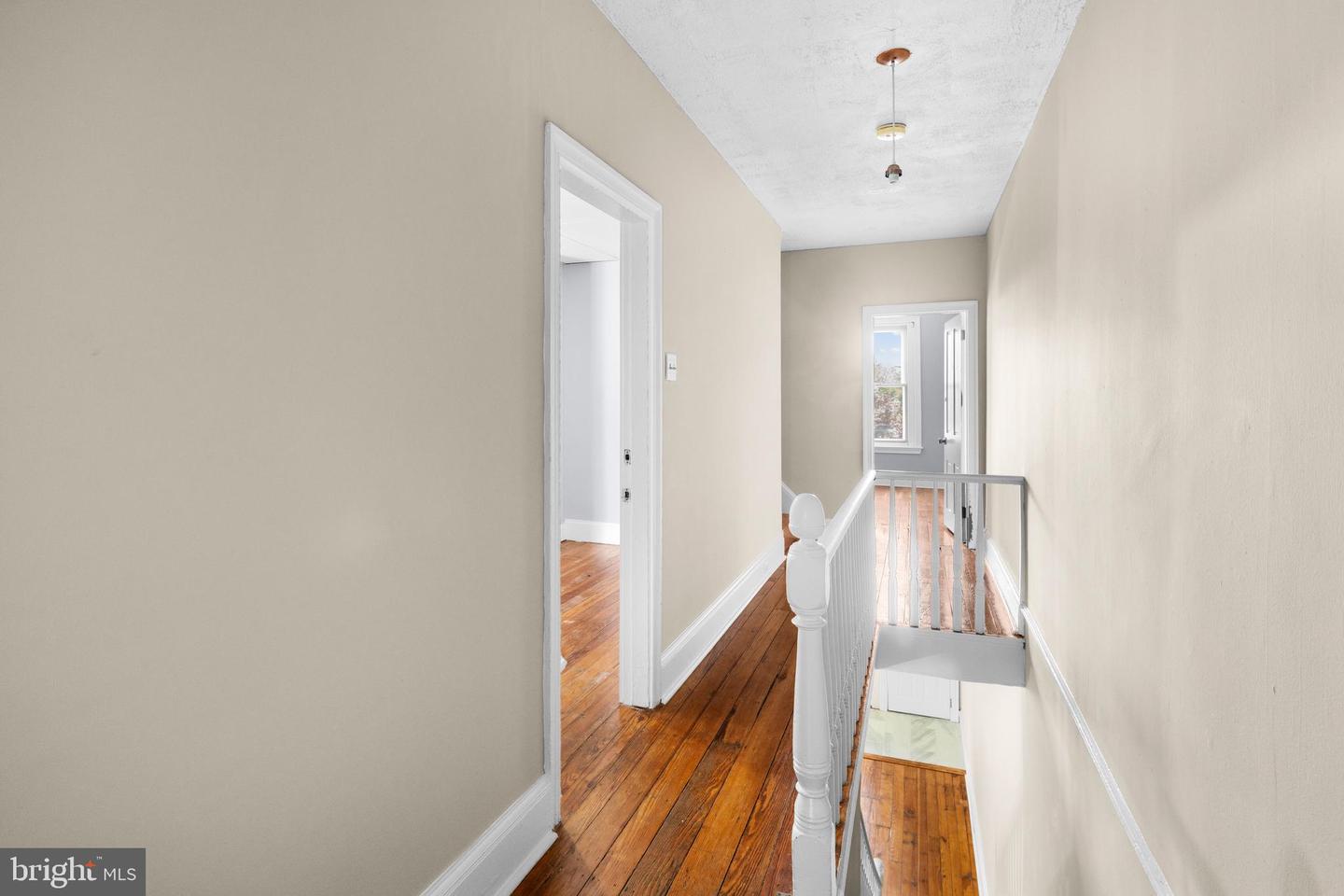 221 Rochelle Ave