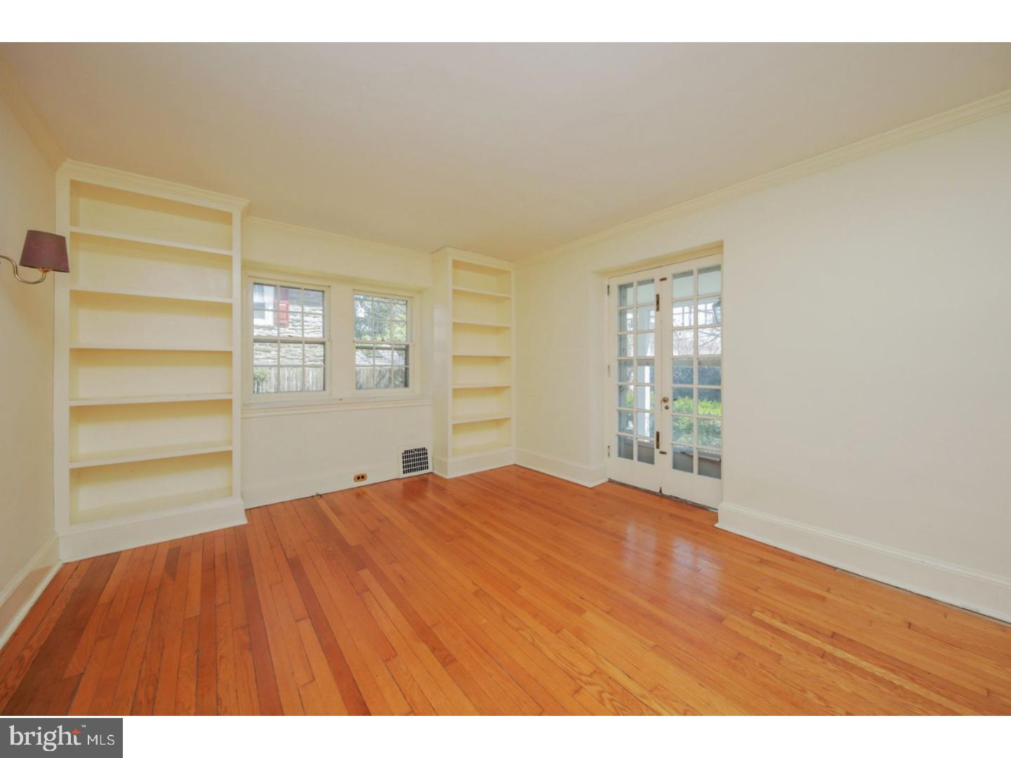 17 E WILLOW GROVE AVE