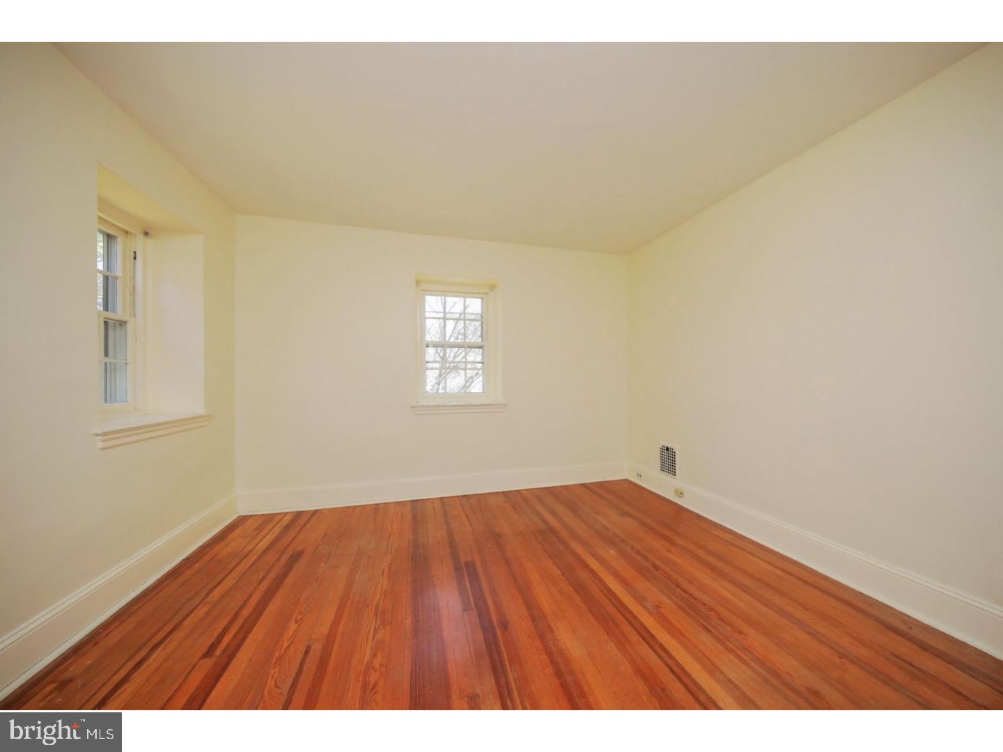 17 E WILLOW GROVE AVE