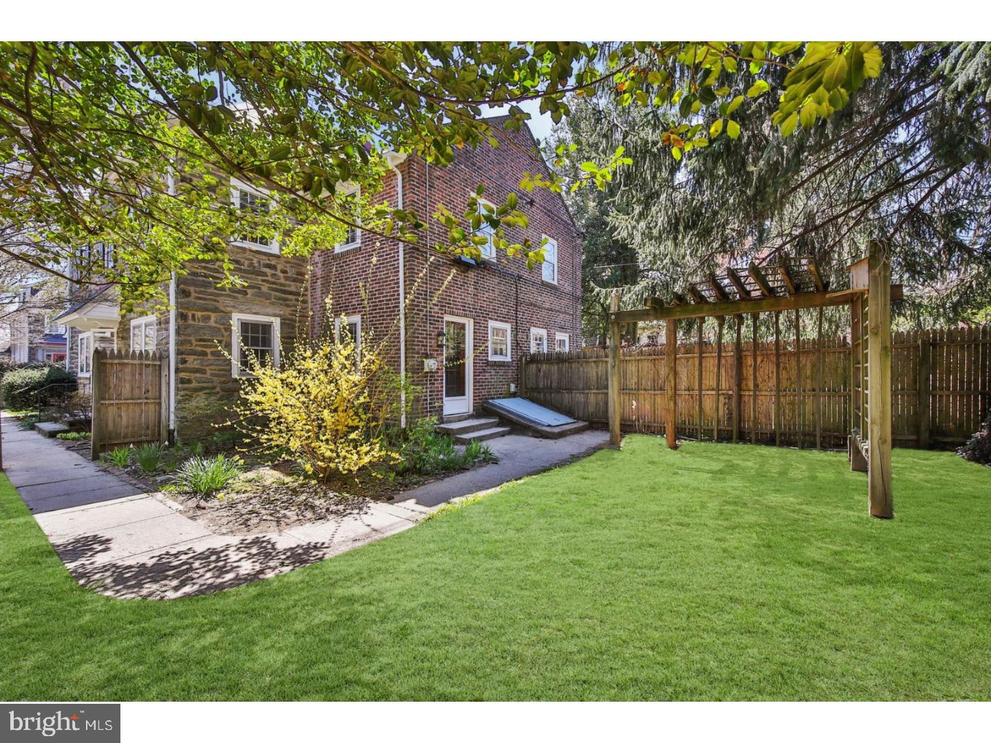 17 E WILLOW GROVE AVE