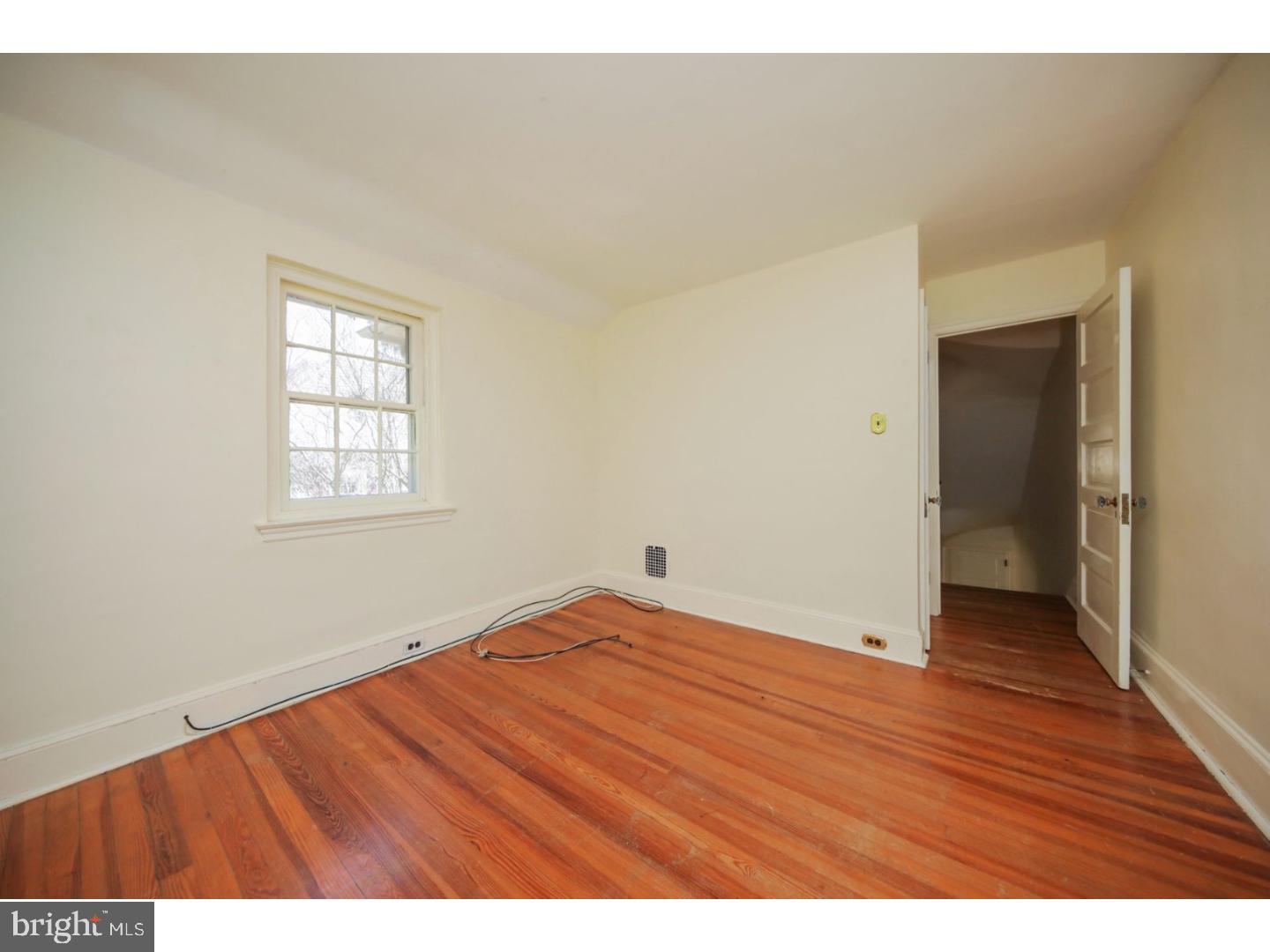 17 E WILLOW GROVE AVE