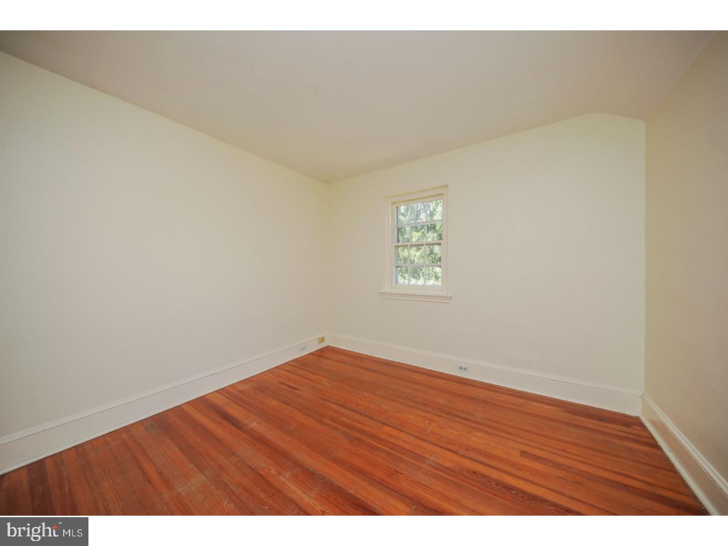 17 E WILLOW GROVE AVE