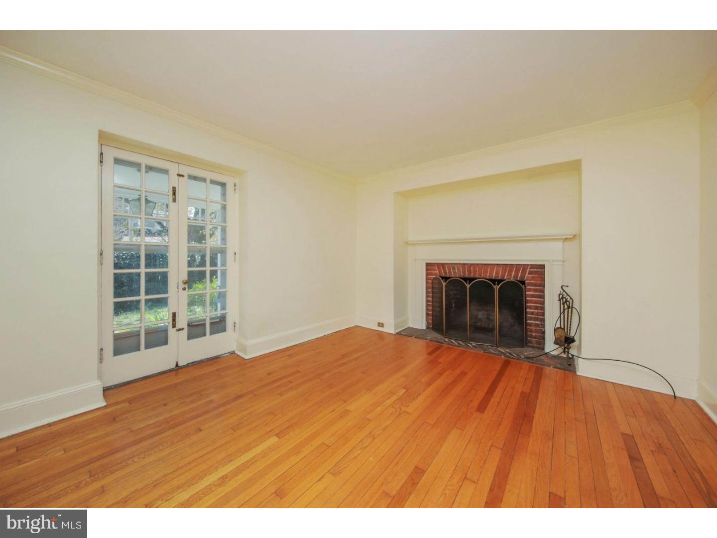 17 E WILLOW GROVE AVE