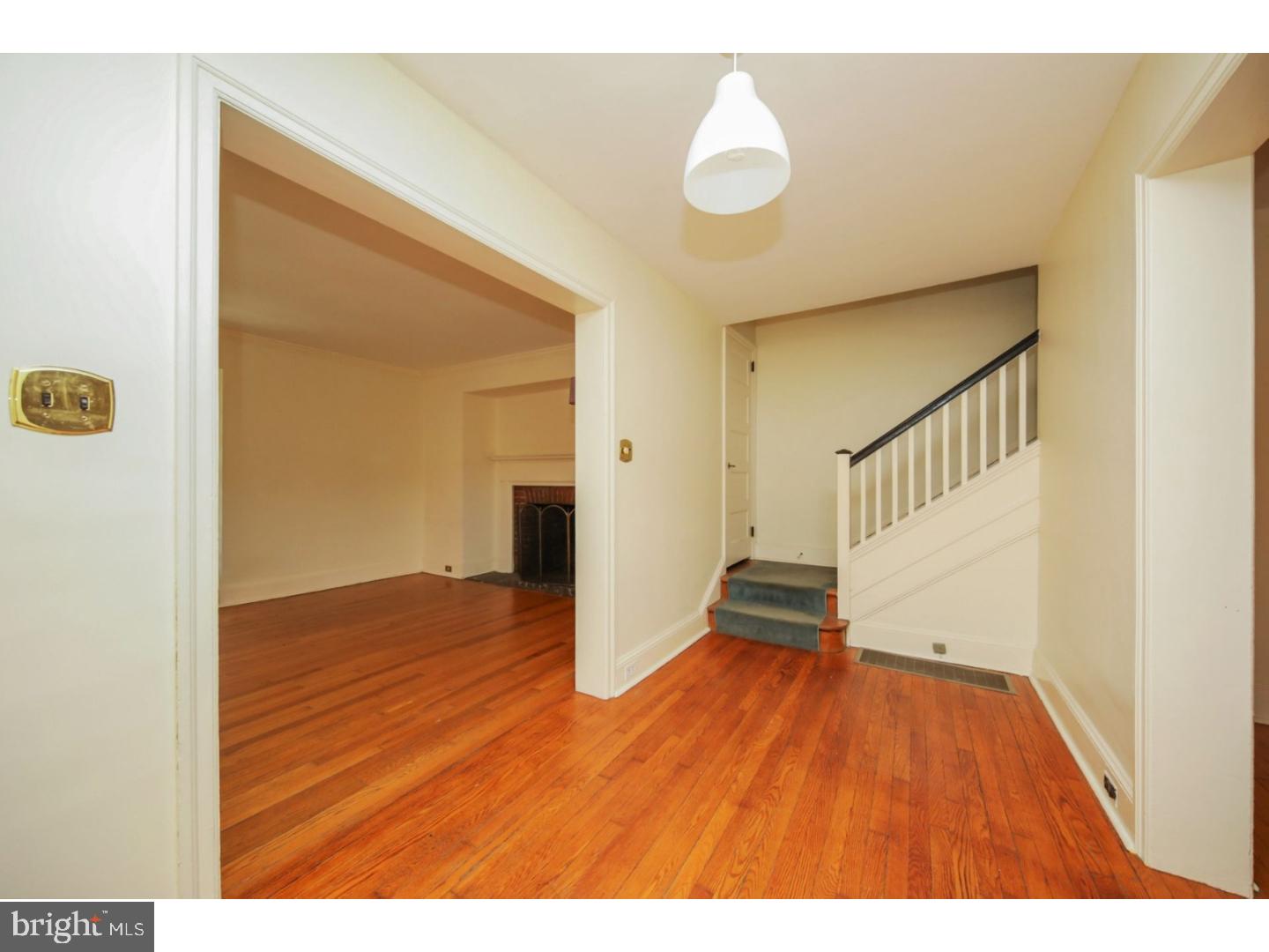 17 E WILLOW GROVE AVE