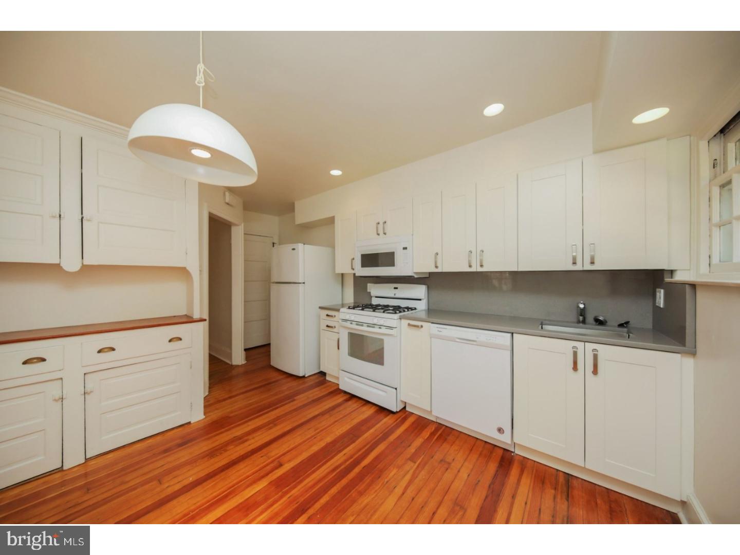 17 E WILLOW GROVE AVE