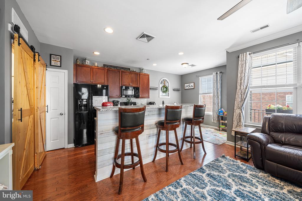 3130 W MASTER ST
