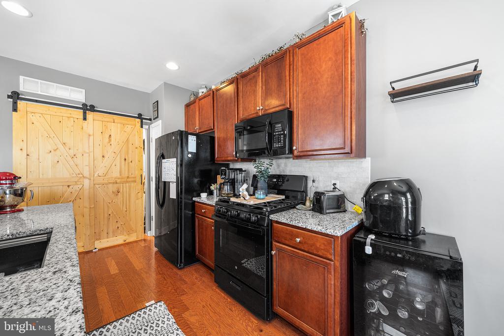 3130 W MASTER ST