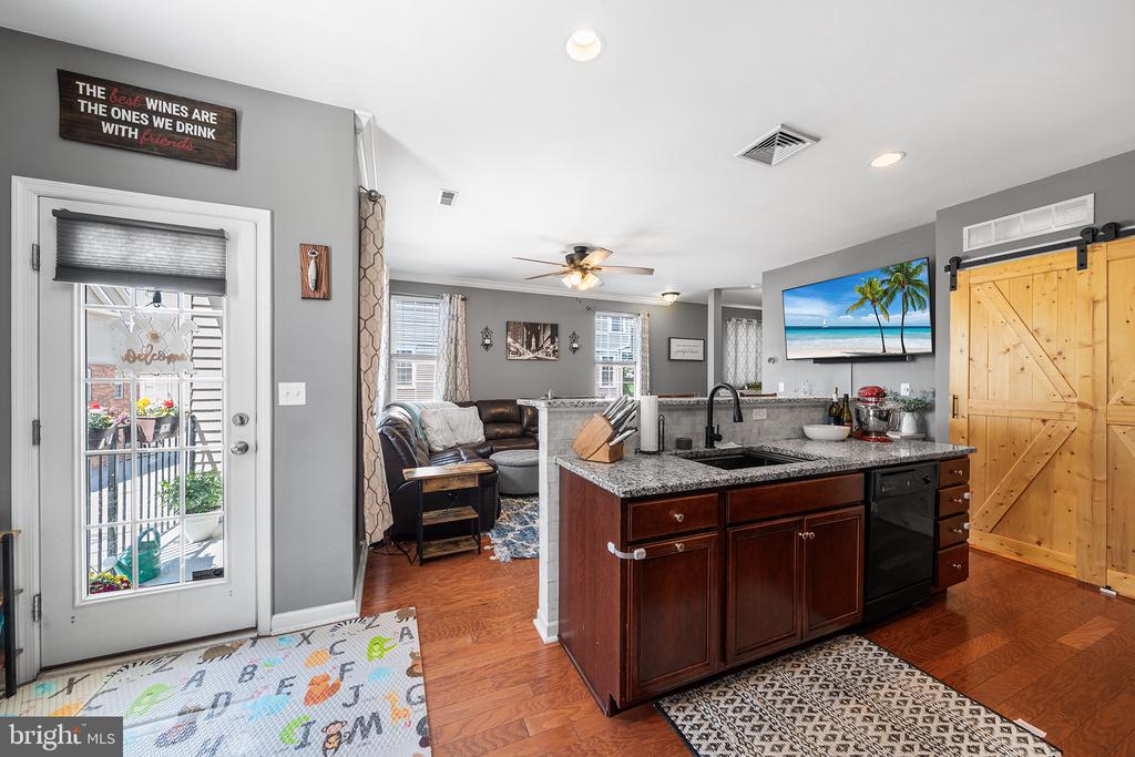 3130 W MASTER ST