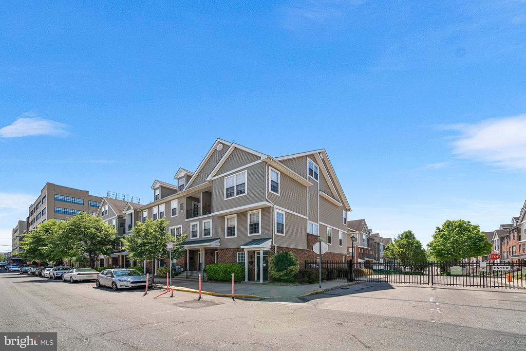 3130 W MASTER ST