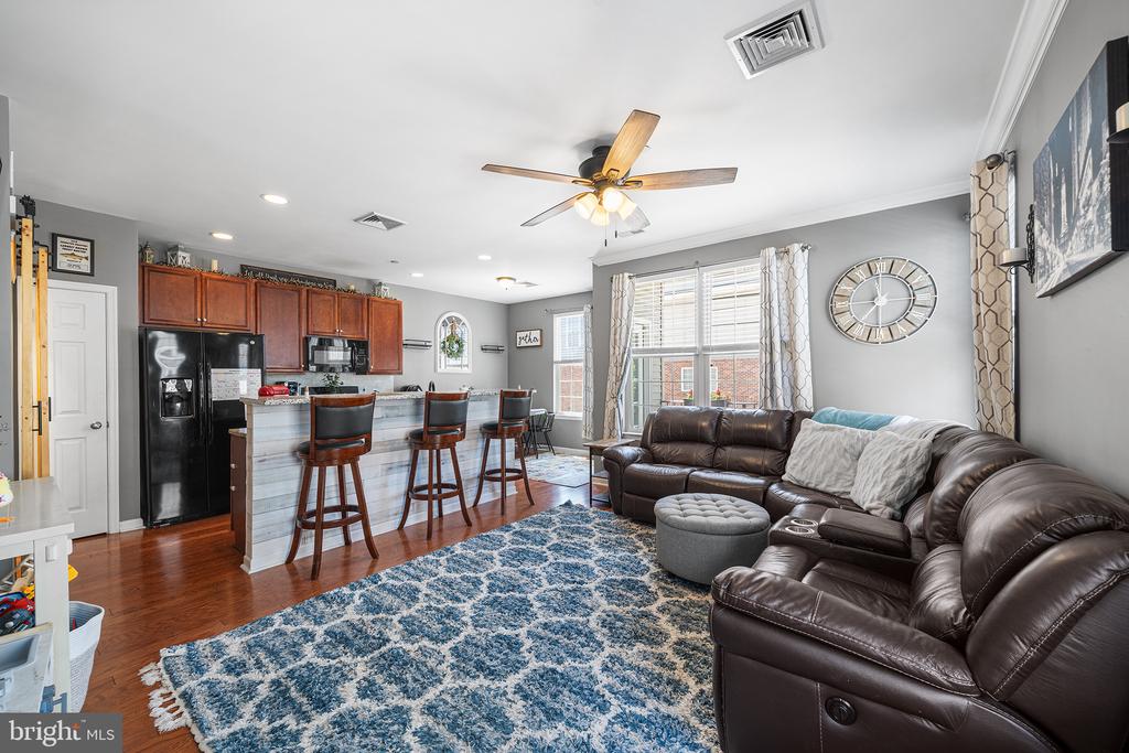 3130 W MASTER ST