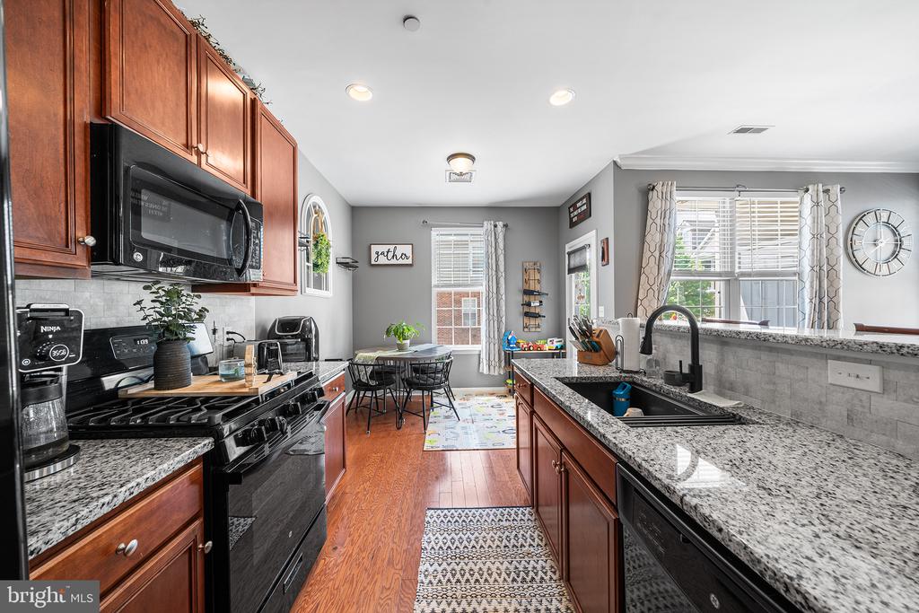 3130 W MASTER ST