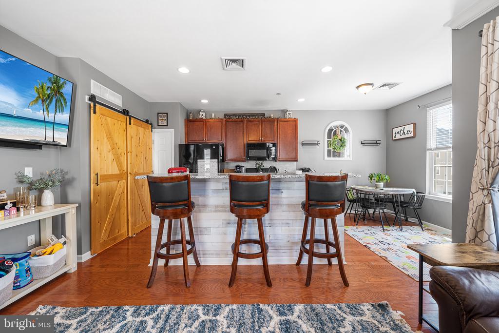 3130 W MASTER ST