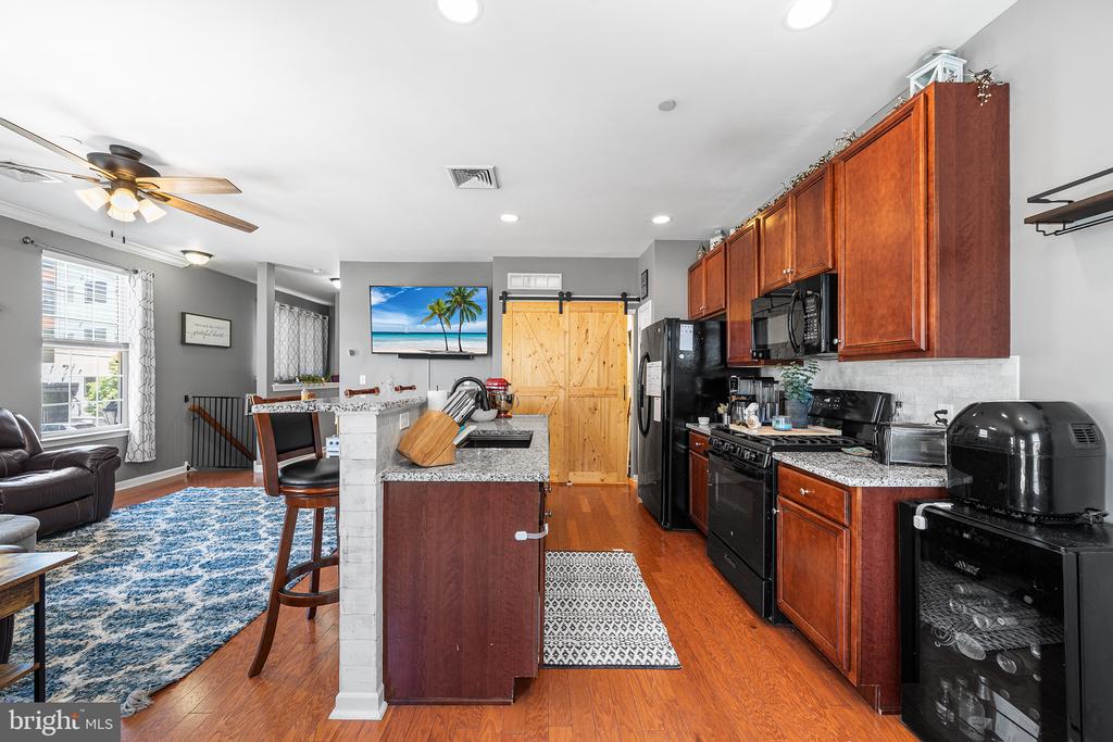 3130 W MASTER ST
