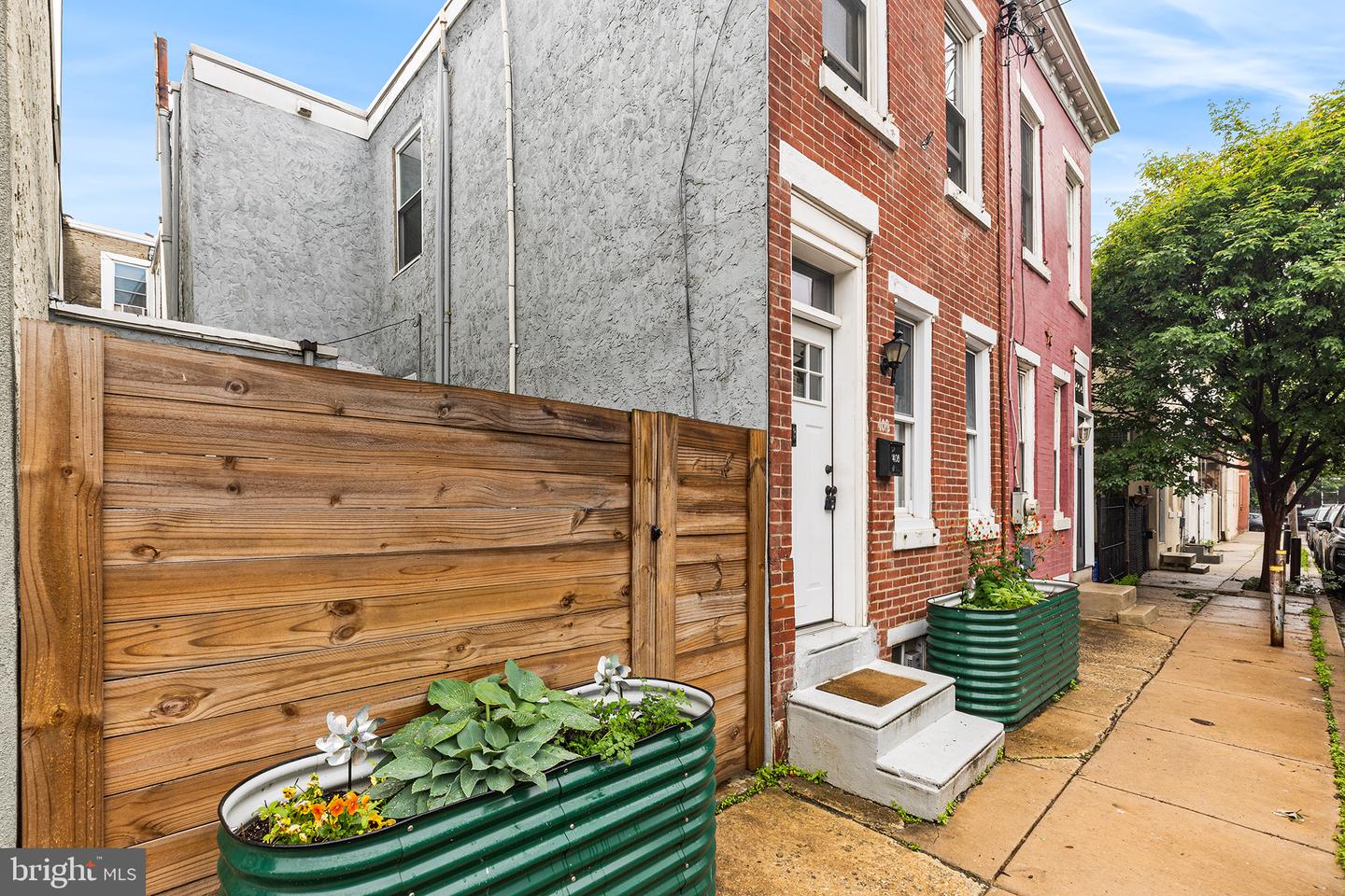 408 E Flora St