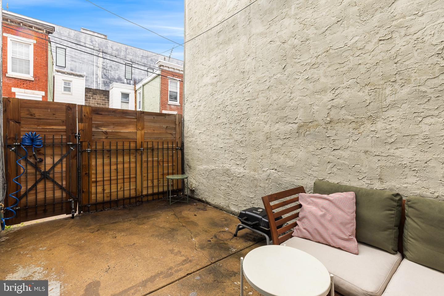 408 E Flora St