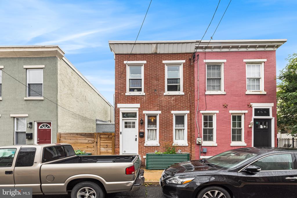 408 E Flora St
