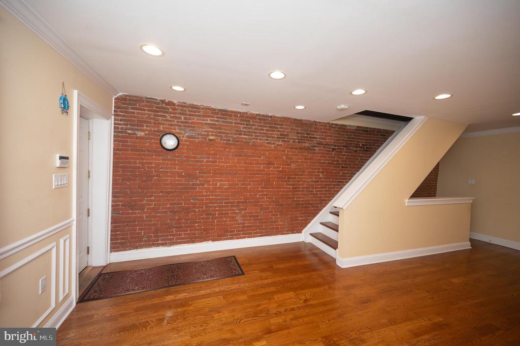703 ANNIN ST