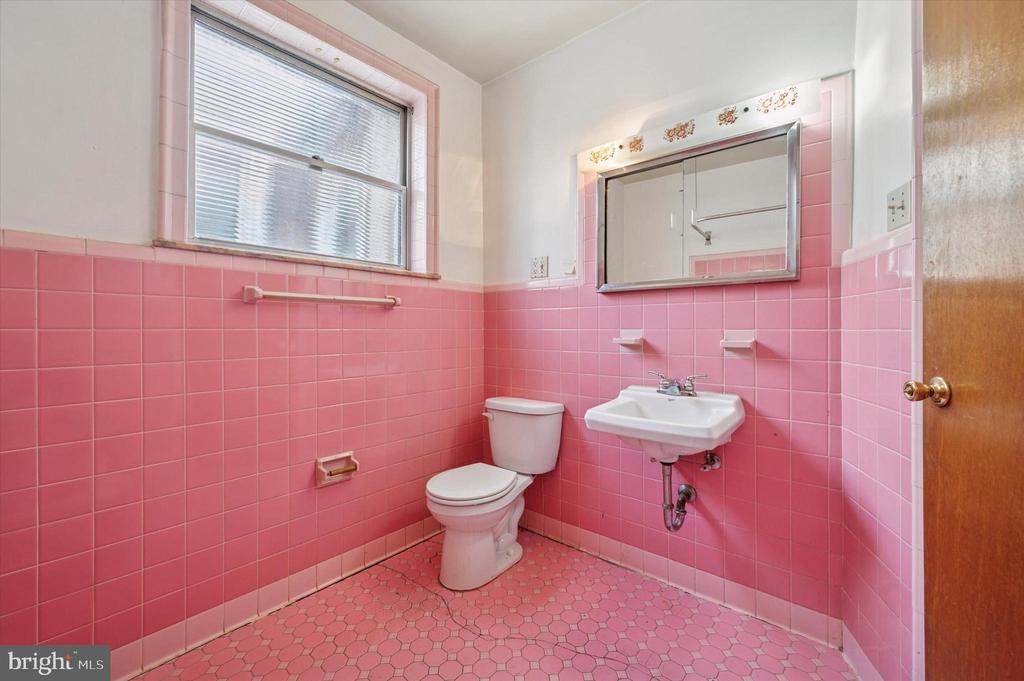 1639 WOLF ST ##2