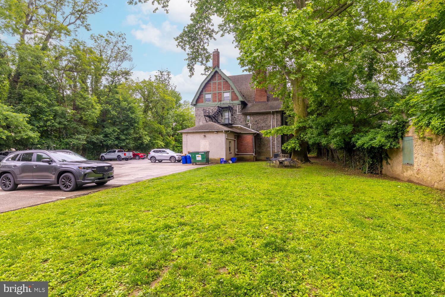 143 W Walnut Ln