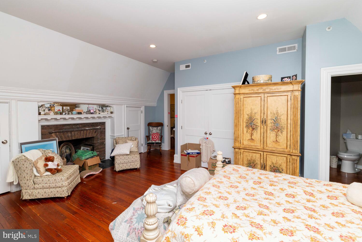 143 W Walnut Ln