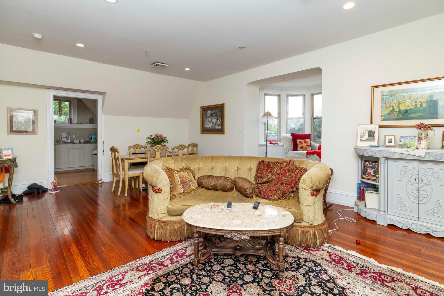 143 W Walnut Ln